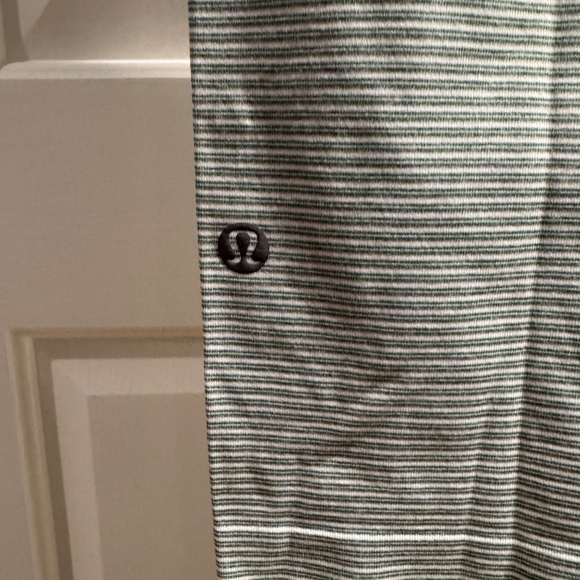 Lululemon Men’s Athletic Shirt - Size XS,Tailored Fit - Picture 3 of 3